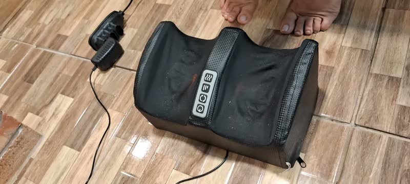 foto de Aparelho Massageador Pés E Panturrilha Shiatsu 3d Bivolt