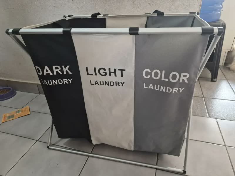 foto de Cesto Organizador Roupas Sujas Dobrável 3 Divisórias Teem Cor Escura 19kg