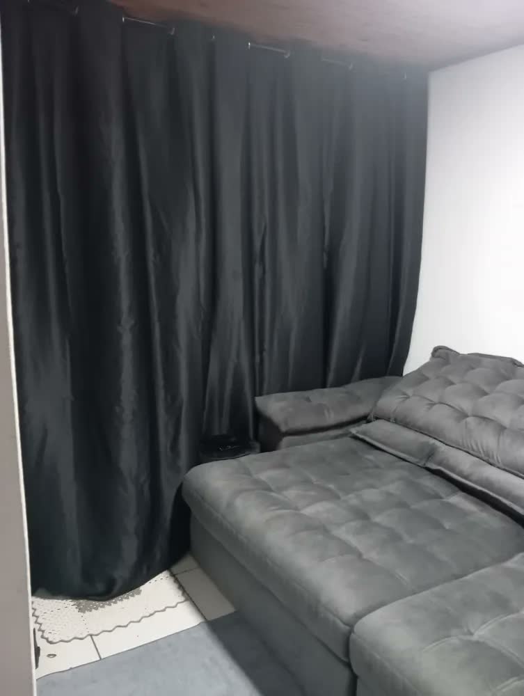 foto de Cortina Blackout Em Tecido 4,00x2,80 Corta Luz Cor Preta