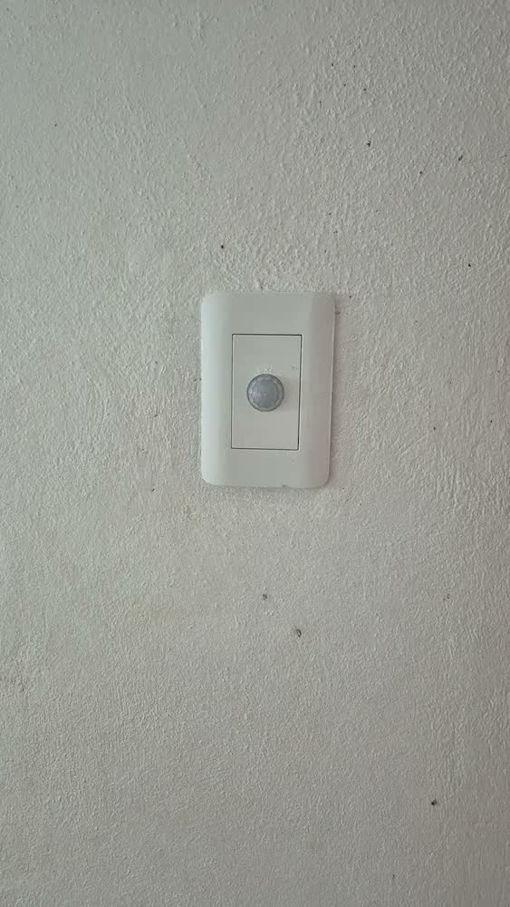 foto de Sensor Presença Movimento Fotocélula Parede Exatron LESP4000XC2 4x2 Configuração App Xcontrol Bivolt Preto Fosco