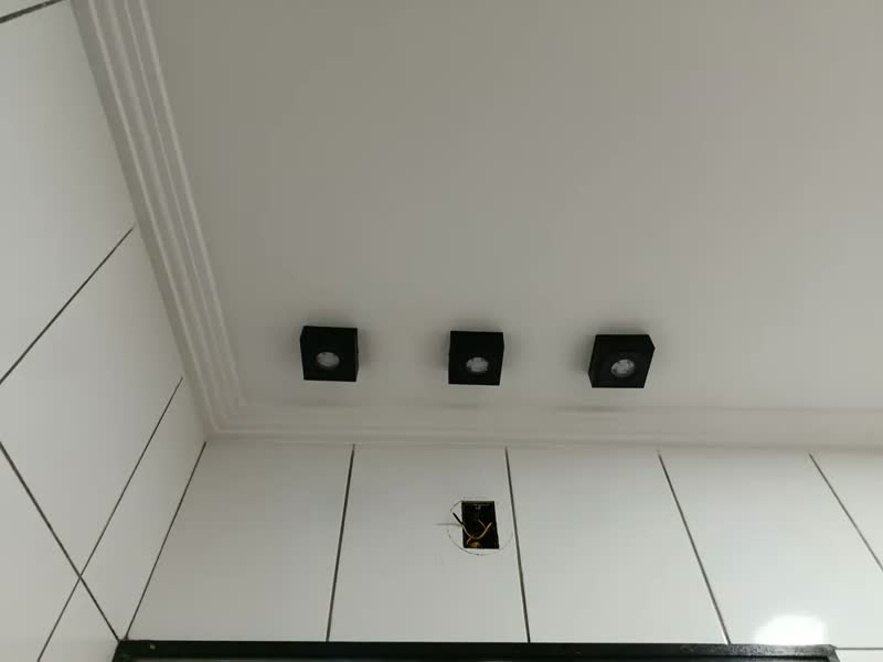 foto de Spot Slim Sobrepor Preto Led 7w Quente Em Alumínio Teto Beiral Externo Interno Mf271 Mega Forte Iluminação