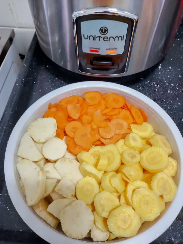 foto de Panela Elétrica de Arroz Unitermi 10 Xícaras Inox 500W