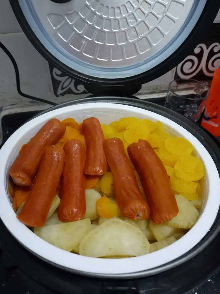 foto de Panela Elétrica de Arroz Unitermi 10 Xícaras Inox 500W