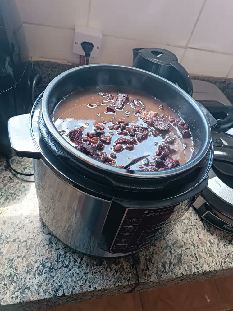 foto de Panela De Pressão Elétrica Ppe-102 6 Litros Kian Preto