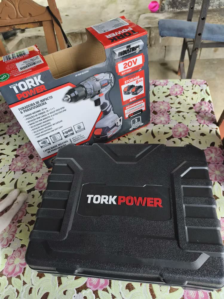 foto de Parafusadeira Furadeira de Impacto Industrial Sem Fio Com Maleta 2 Baterias SuperTork 127/220v 50/60hz Maleta Completa Mandril 13mm