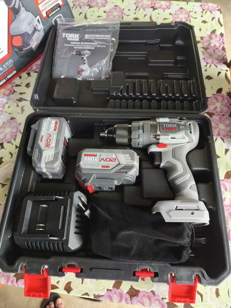 foto de Parafusadeira Furadeira de Impacto Industrial Sem Fio Com Maleta 2 Baterias SuperTork 127/220v 50/60hz Maleta Completa Mandril 13mm