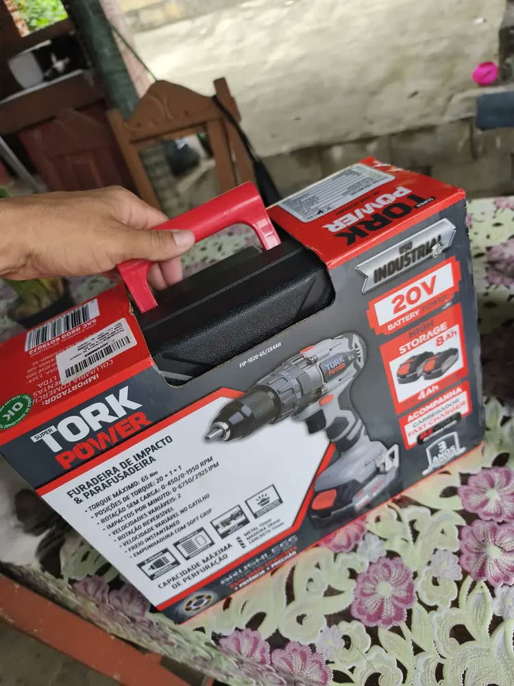 foto de Parafusadeira Furadeira de Impacto Industrial Sem Fio Com Maleta 2 Baterias SuperTork 127/220v 50/60hz Maleta Completa Mandril 13mm