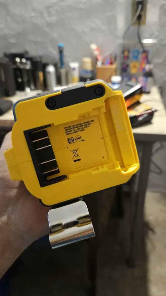 foto de Driver de impacto 1/4 sem fio Dewalt DCF860b