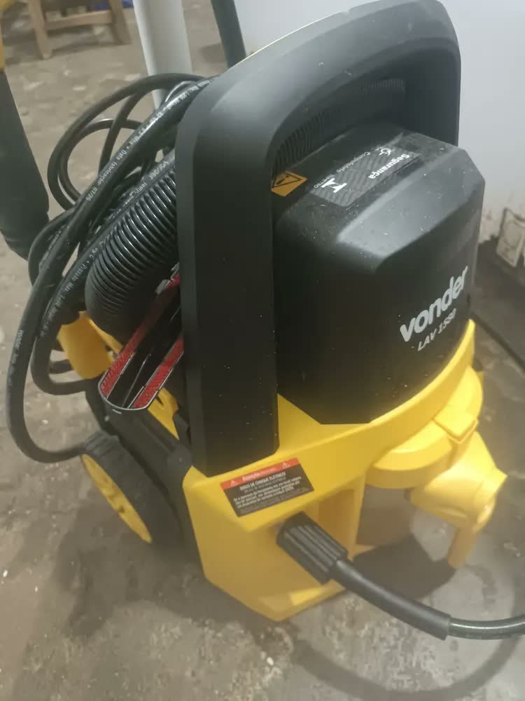 foto de Lavadora de Alta Pressão e Aspirador 2 em 1 LAV 1580 220V Vonder 1500W com Stop Total e Filtro HEPA