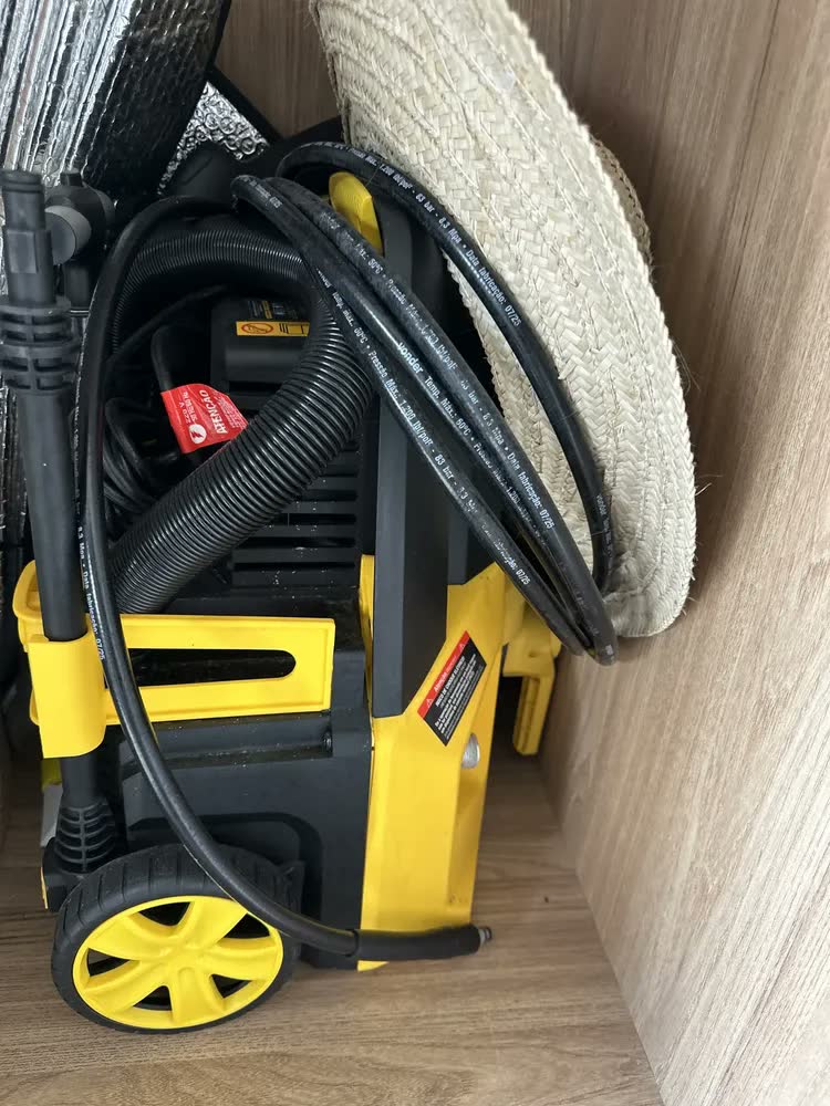 foto de Lavadora de Alta Pressão e Aspirador 2 em 1 LAV 1580 220V Vonder 1500W com Stop Total e Filtro HEPA