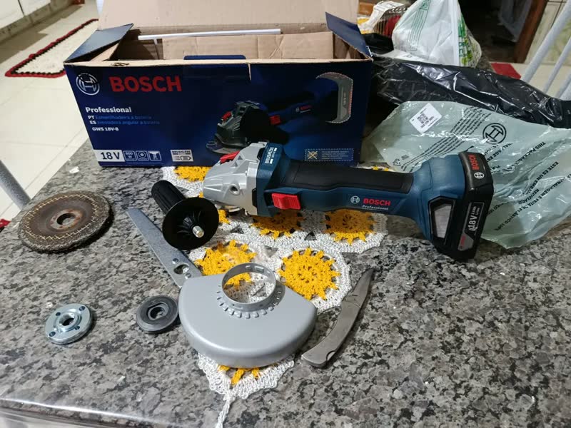 foto de Esmerilhadeira angular Bosch Gws-15 P sem bateria, cor azul