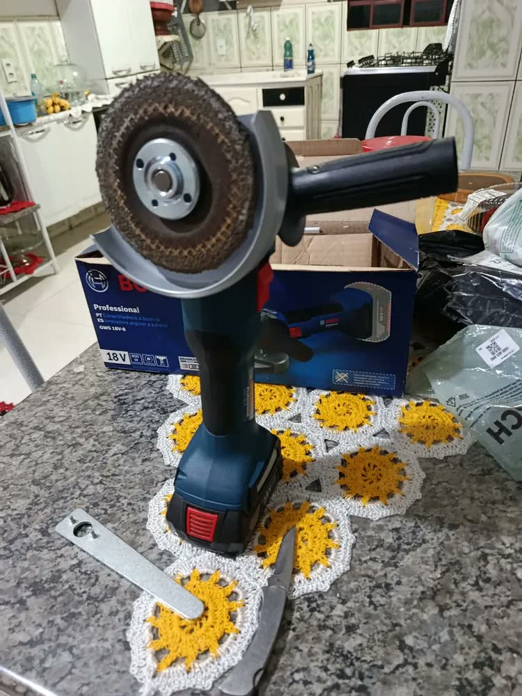foto de Esmerilhadeira angular Bosch Gws-15 P sem bateria, cor azul