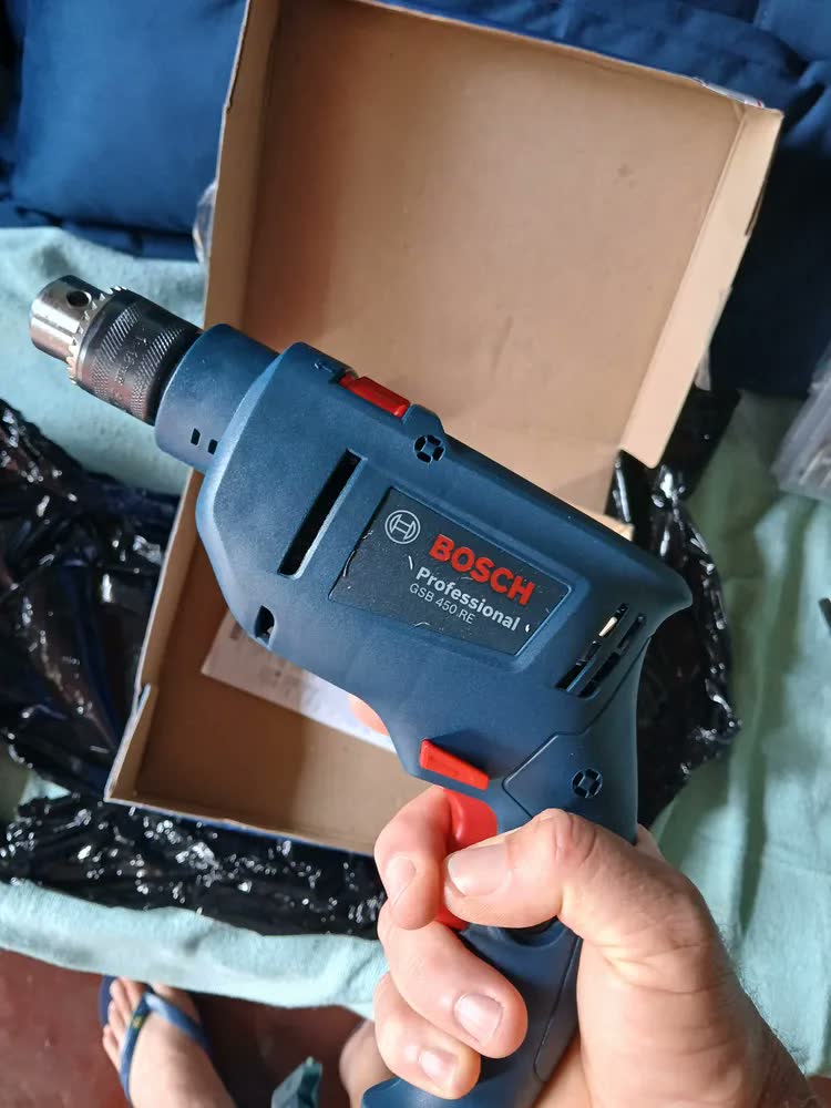 foto de Furadeira De Impacto Com Jogo De Brocas Bits E Buchas 300 Pe Cor Amarelo Frequência 60hz