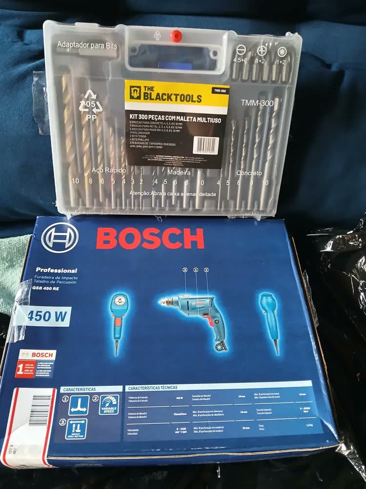foto de Furadeira De Impacto Com Jogo De Brocas Bits E Buchas 300 Pe Cor Amarelo Frequência 60hz