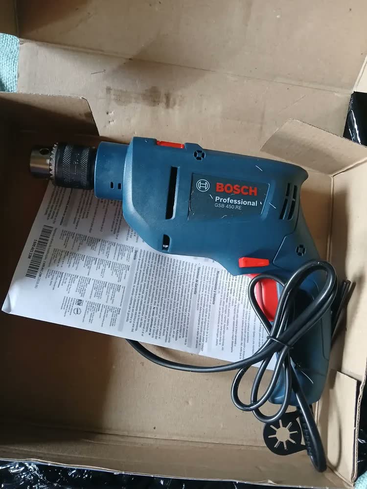 foto de Furadeira De Impacto Com Jogo De Brocas Bits E Buchas 300 Pe Cor Amarelo Frequência 60hz