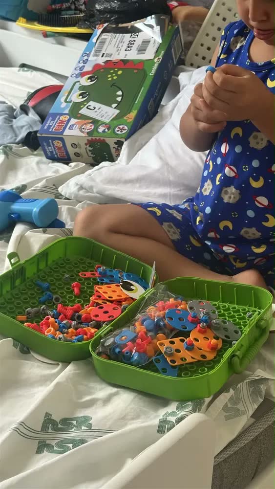 foto de Brinquedo Dinossauro Montar 228 Pçs Parafusadeira Elétrica