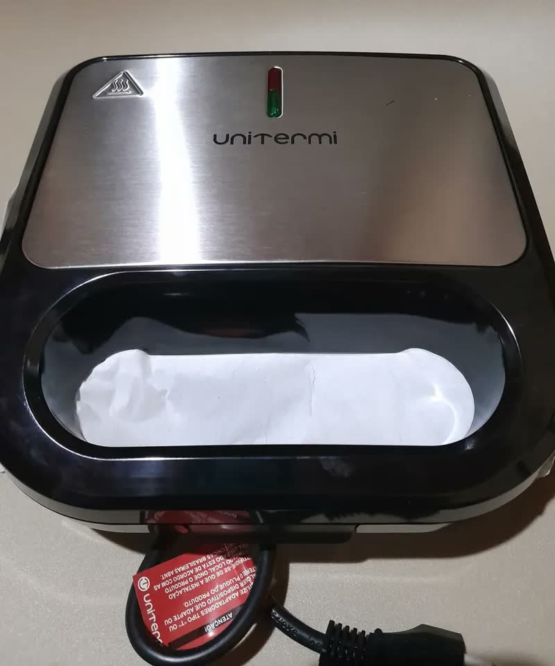 foto de Sanduicheira Elétrica Unitermi Preto 750W Inox Grill Antiaderente