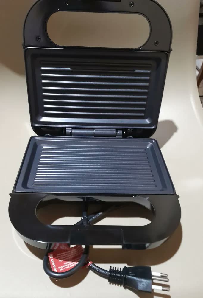 foto de Sanduicheira Elétrica Unitermi Preto 750W Inox Grill Antiaderente