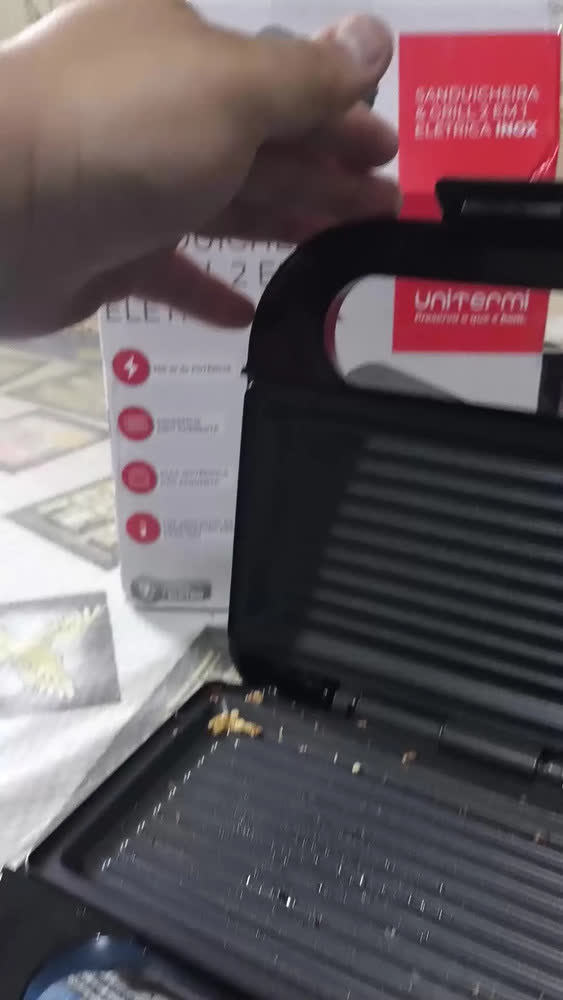 foto de Sanduicheira Elétrica Unitermi Preto 750W Inox Grill Antiaderente
