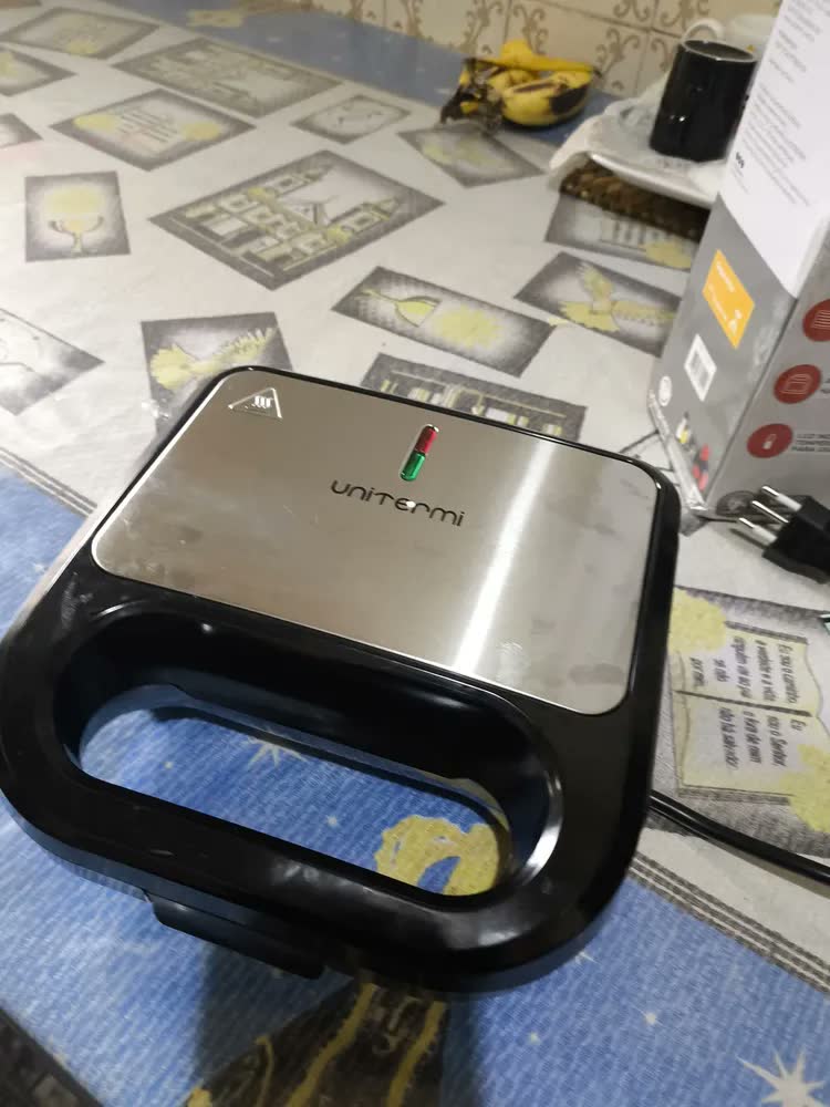 foto de Sanduicheira Elétrica Unitermi Preto 750W Inox Grill Antiaderente