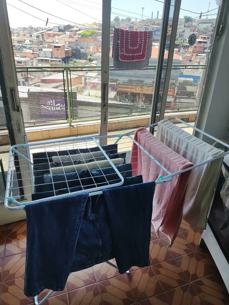 foto de Varal Roupa Chão Com Abas Maxi Grande 25kg Retrátil Dobrável Cor Preto