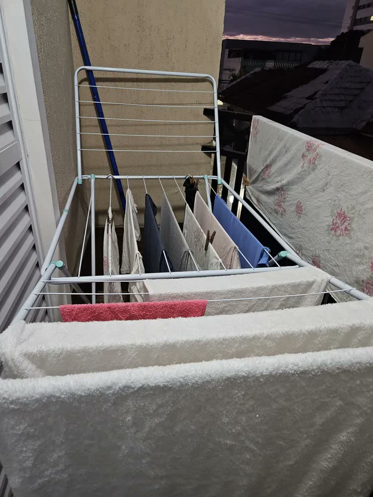 foto de Varal Roupa Chão Com Abas Maxi Grande 25kg Retrátil Dobrável Cor Preto