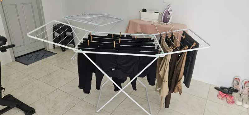 foto de Varal Roupa Chão Com Abas Maxi Grande 25kg Retrátil Dobrável Cor Preto