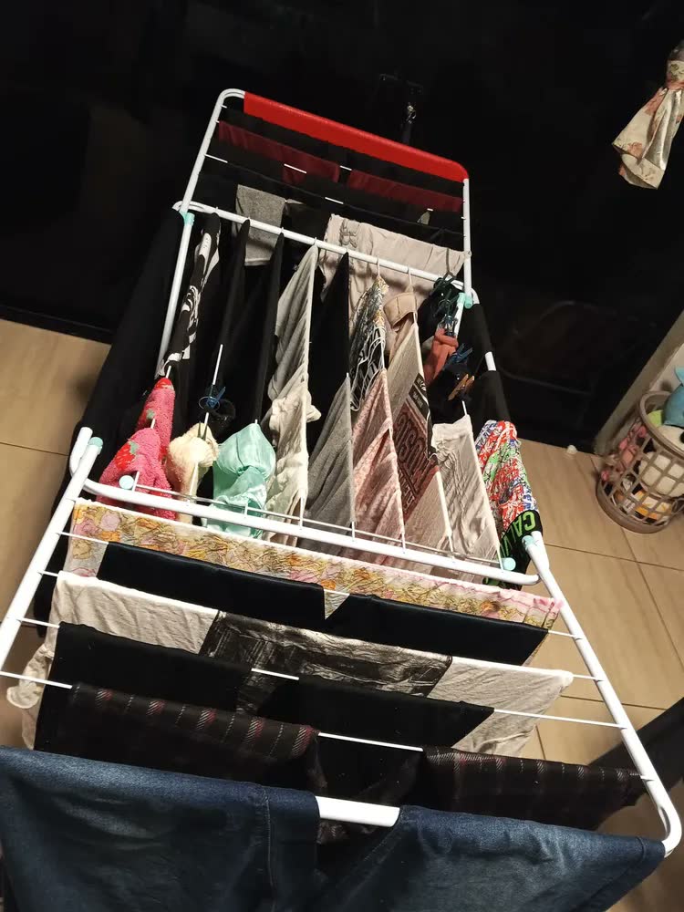 foto de Varal Roupa Chão Com Abas Maxi Grande 25kg Retrátil Dobrável Cor Preto