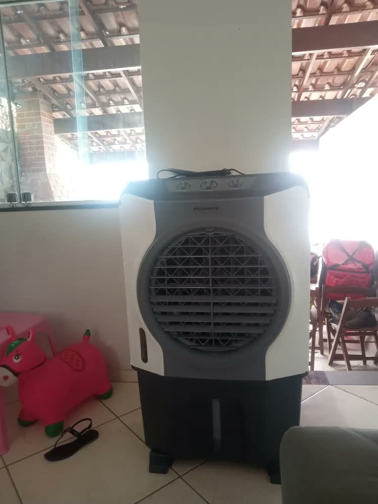foto de Climatizador Ar Industrial Evaporativo Clip 70l Ponente Umidifica e Ventila Cor Branco