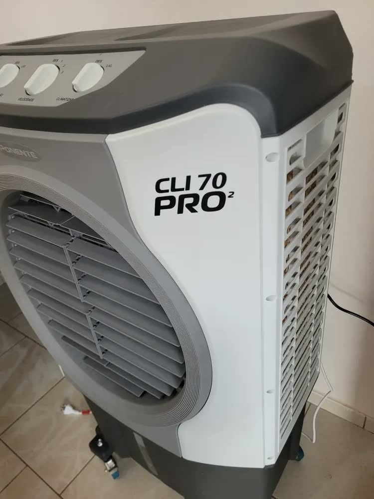 foto de Climatizador Ar Industrial Evaporativo Clip 70l Ponente Umidifica e Ventila Cor Branco