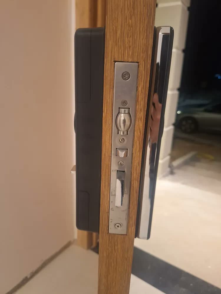 foto de Fechadura Smart De Embutir Intelbras IFR 7001 cor preto sem maçaneta