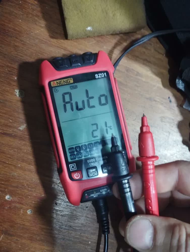 foto de Multímetro Digital Perfin PF102WY Inteligente com Seleção Automática para Tensão, Corrente e Frequência