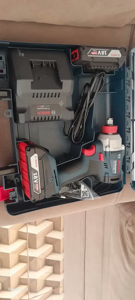 foto de Parafusadeira e Chave De Impacto 1/2'' Gdx 18v-285 + 2 Baterias GBA 2ah - Maleta E Carregador GAL 18V-20 Bivolt Bosch