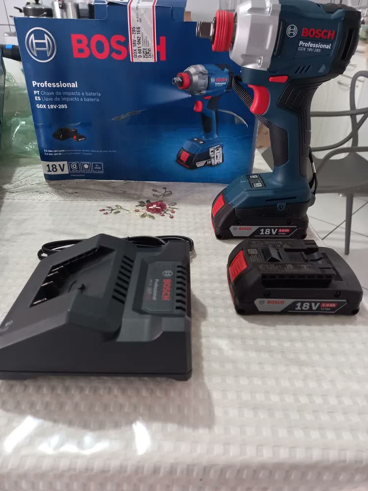 foto de Parafusadeira e Chave De Impacto 1/2'' Gdx 18v-285 + 2 Baterias GBA 2ah - Maleta E Carregador GAL 18V-20 Bivolt Bosch