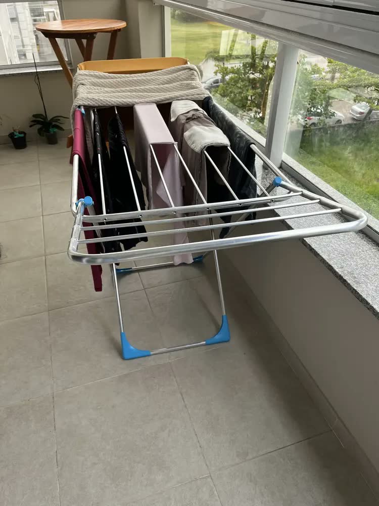 foto de Varal De Chão Alumínio Dobrável Ordez Com Abas Portátil 160cm