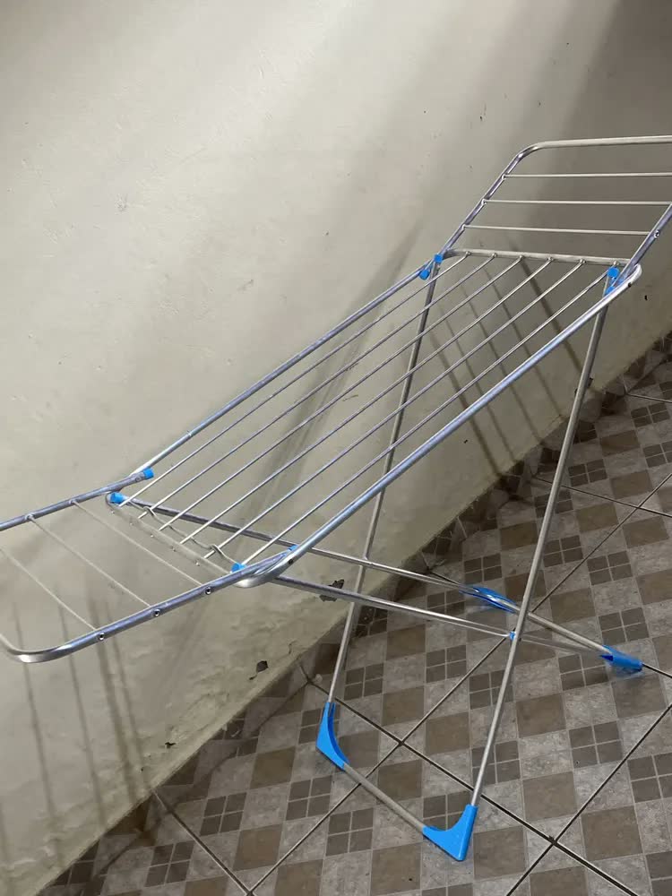 foto de Varal De Chão Alumínio Dobrável Ordez Com Abas Portátil 160cm