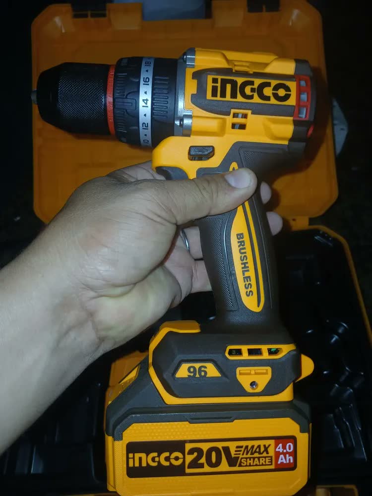 foto de Parafusadeira e furadeira de Impacto 96n.m Bl Ingco com 2 Bat. 4.0ah e Carregador