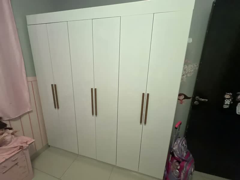foto de Guarda-roupa Doripel New Xangai cor branco de mdf com 6 portas de dobradiças