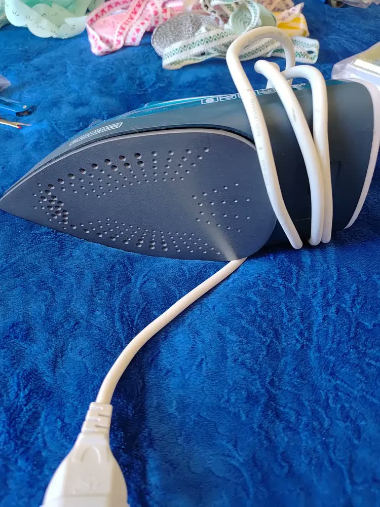 foto de Ferro de Passar Roupa a Vapor BLACK+DECKER FX2150 Base Antiaderente