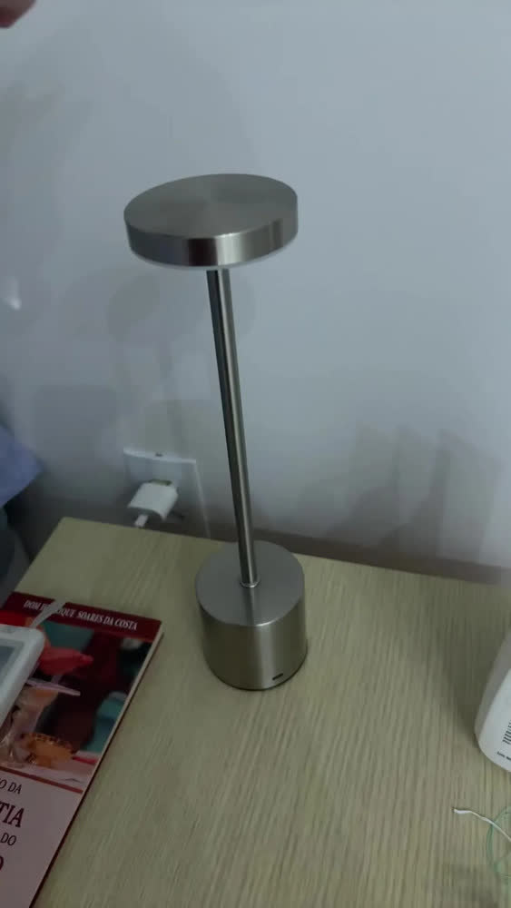 foto de Luminária Mesa Abajur Led 3 Cores Sem Fio Recarregável