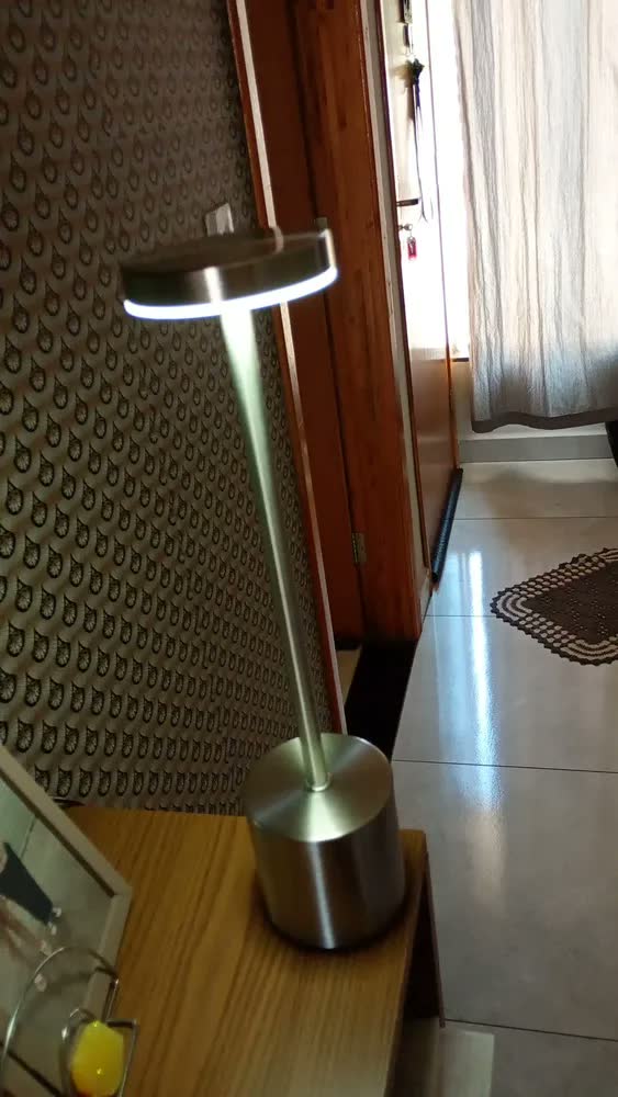 foto de Luminária Mesa Abajur Led 3 Cores Sem Fio Recarregável