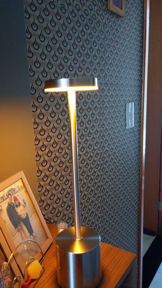foto de Luminária Mesa Abajur Led 3 Cores Sem Fio Recarregável