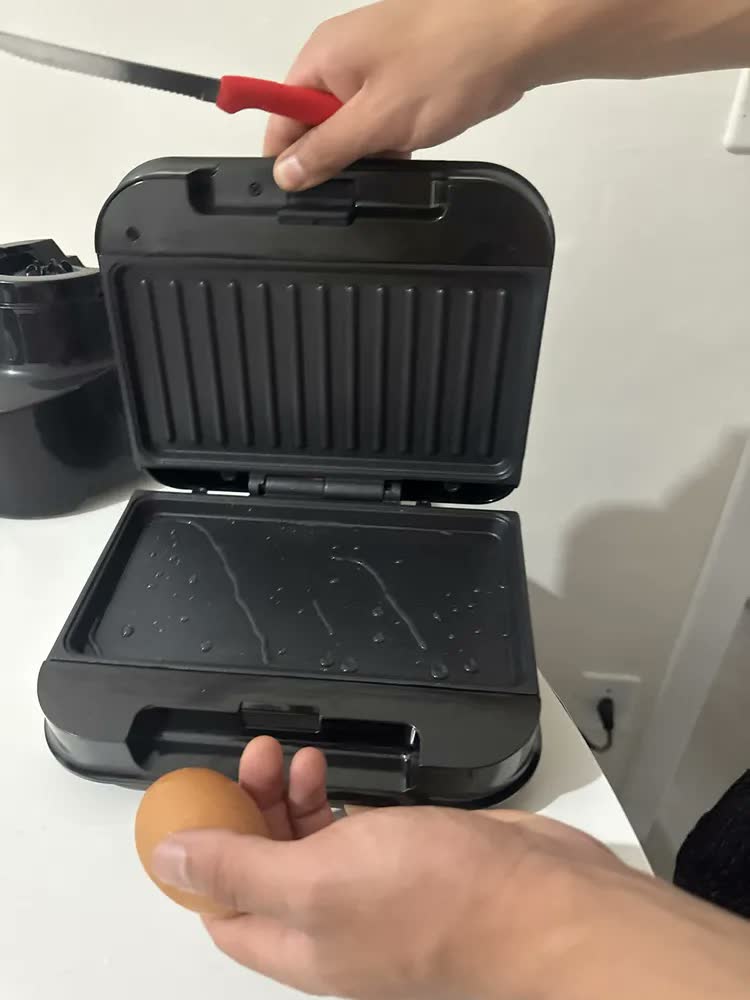foto de Sanduicheira e Grill Britânia BGR25B 2 em 1 750W