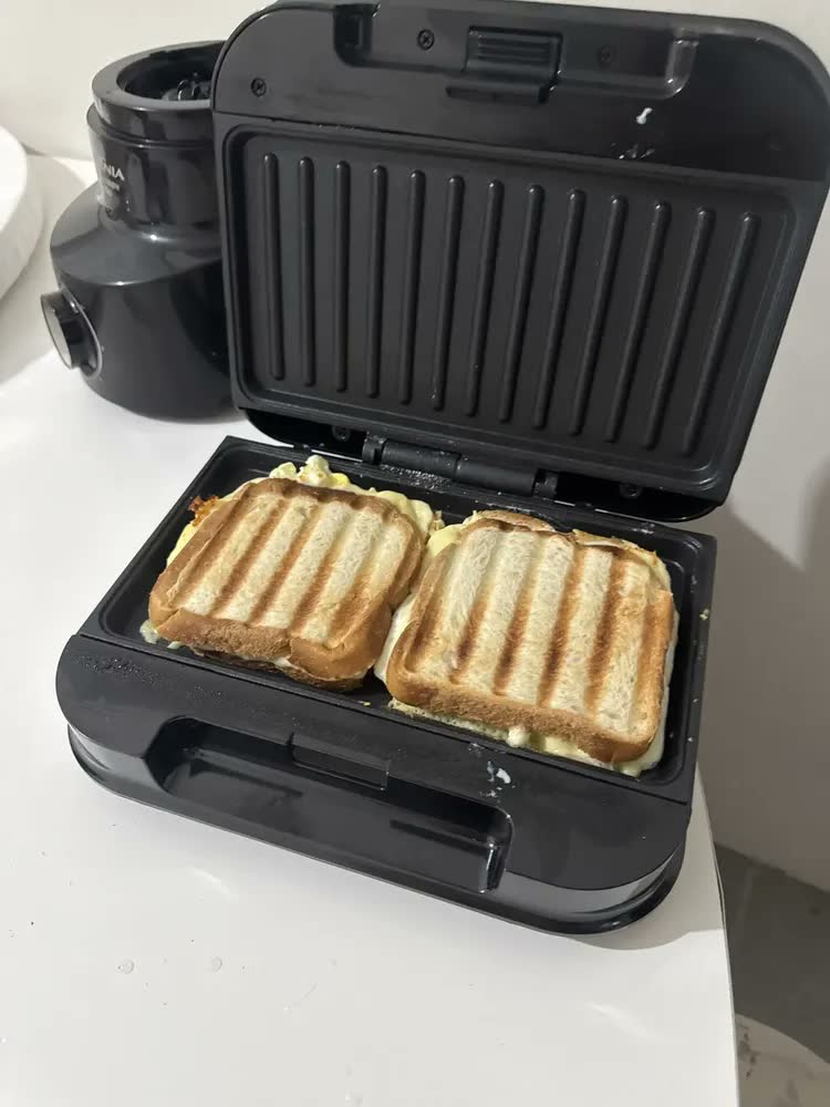 foto de Sanduicheira e Grill Britânia BGR25B 2 em 1 750W