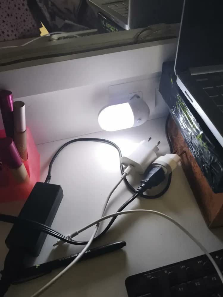 foto de Kit 2 Luminárias Tomada Mini Abajur Infantil Led Luz Noturna Quarto Bebê Decoração Econômica Compacta Segurança Corredor Presente Criativo Iluminação Automática Moderna Charmosa