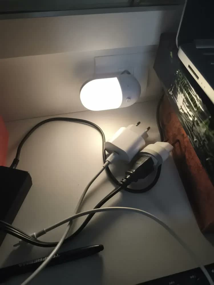 foto de Kit 2 Luminárias Tomada Mini Abajur Infantil Led Luz Noturna Quarto Bebê Decoração Econômica Compacta Segurança Corredor Presente Criativo Iluminação Automática Moderna Charmosa