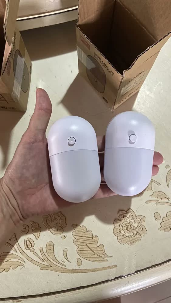 foto de Kit 2 Luminárias Tomada Mini Abajur Infantil Led Luz Noturna Quarto Bebê Decoração Econômica Compacta Segurança Corredor Presente Criativo Iluminação Automática Moderna Charmosa