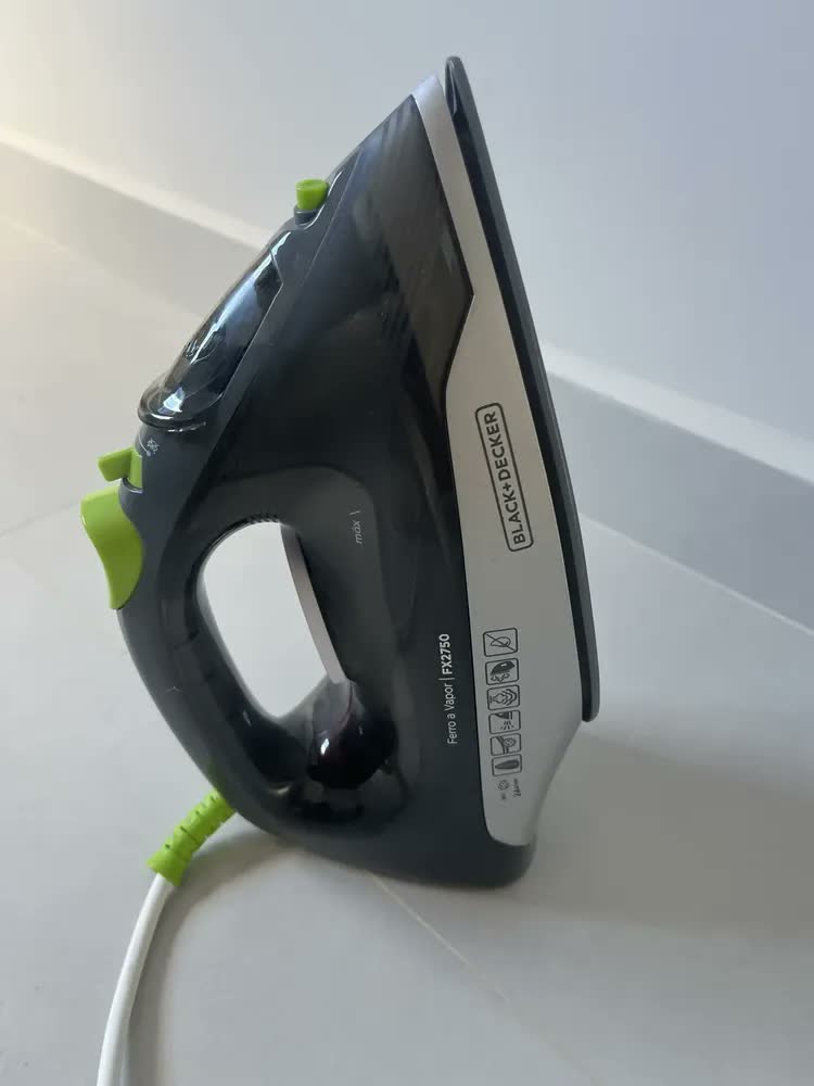 foto de Ferro De Passar Roupa À Seco Ou Vapor Black Decker Fx2750