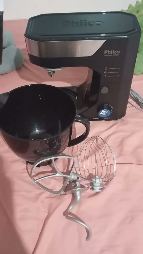 foto de Batedeira Planetária Philco 900W 5L Preta 12 Velocidades Turbo PBP90A
