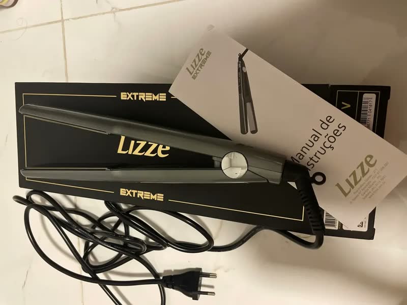 foto de Prancha de Cabelo Lizz Professional Extreme, de Titânio Iônico, Bivolt e com Anti-Frizz